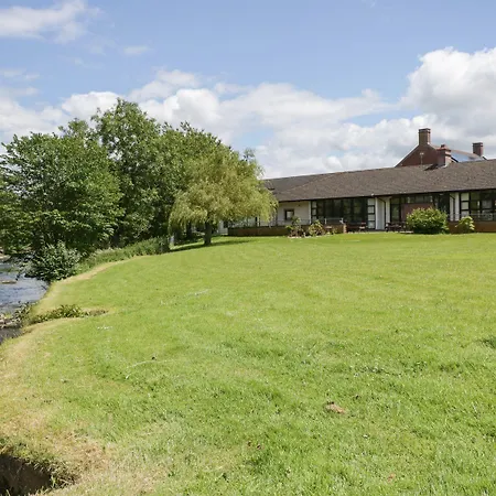 Jubilee Ground-Floor Double Bedroom *