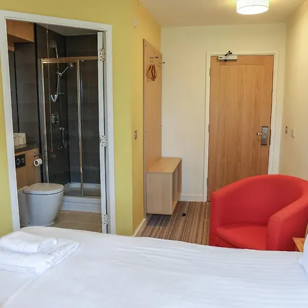 Jubilee Ground-floor Double Bedroom *