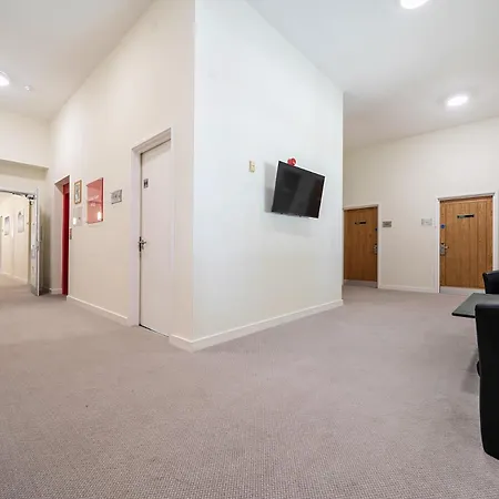 Jubilee Ground-floor Double Bedroom
